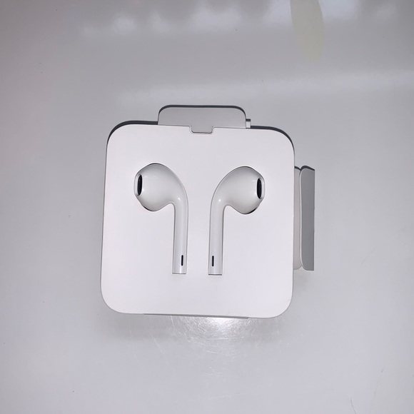 Apple Headphones with Lightning Connector - Picture 1 of 4